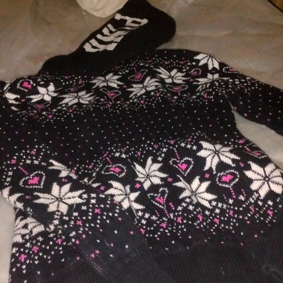 VS PINK Sweater - Picture 2 of 3